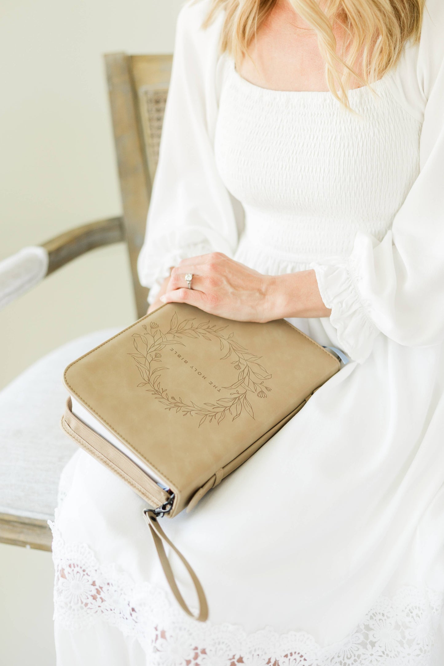 Wreath Bible Cover/Case