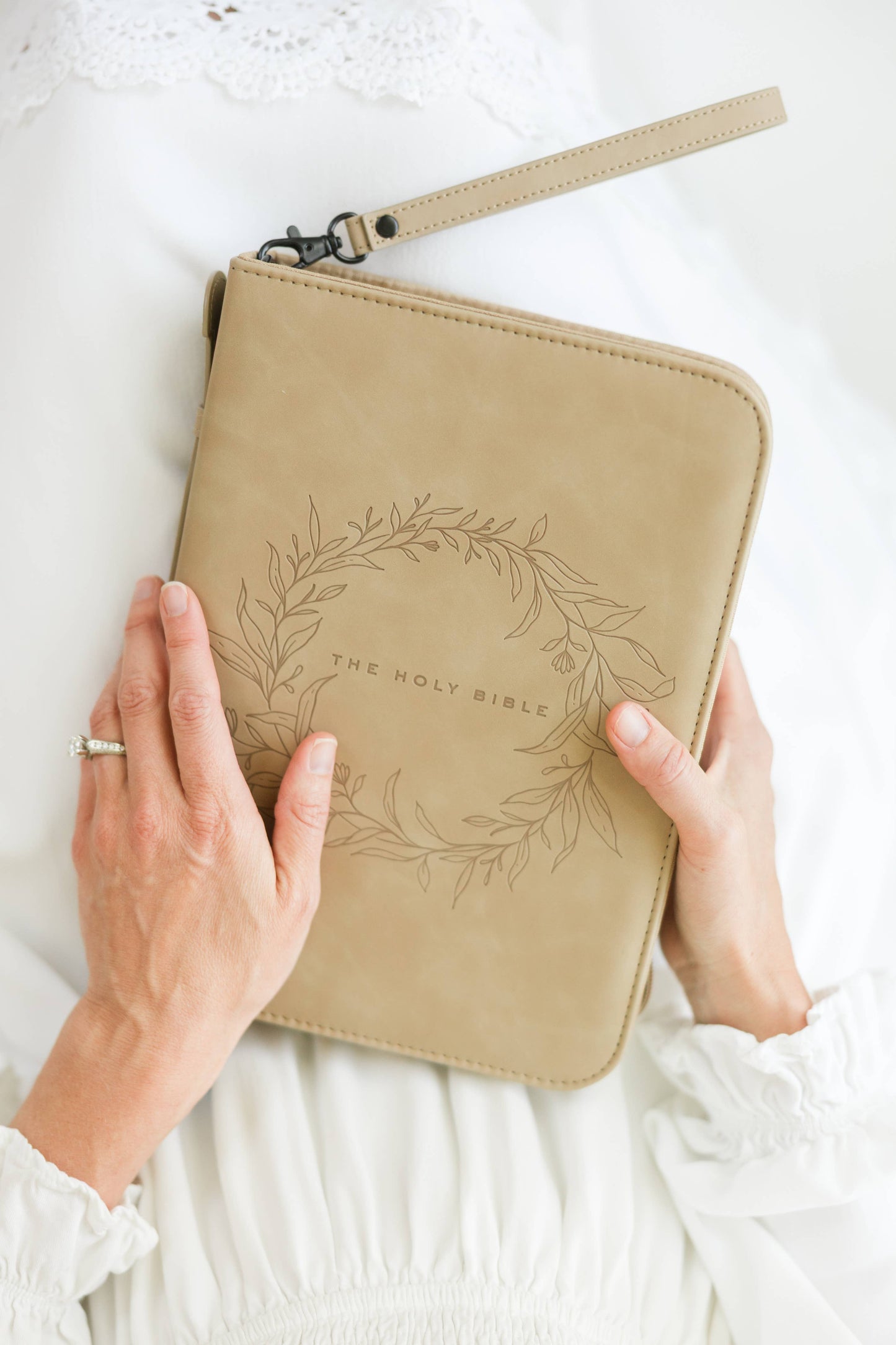 Wreath Bible Cover/Case