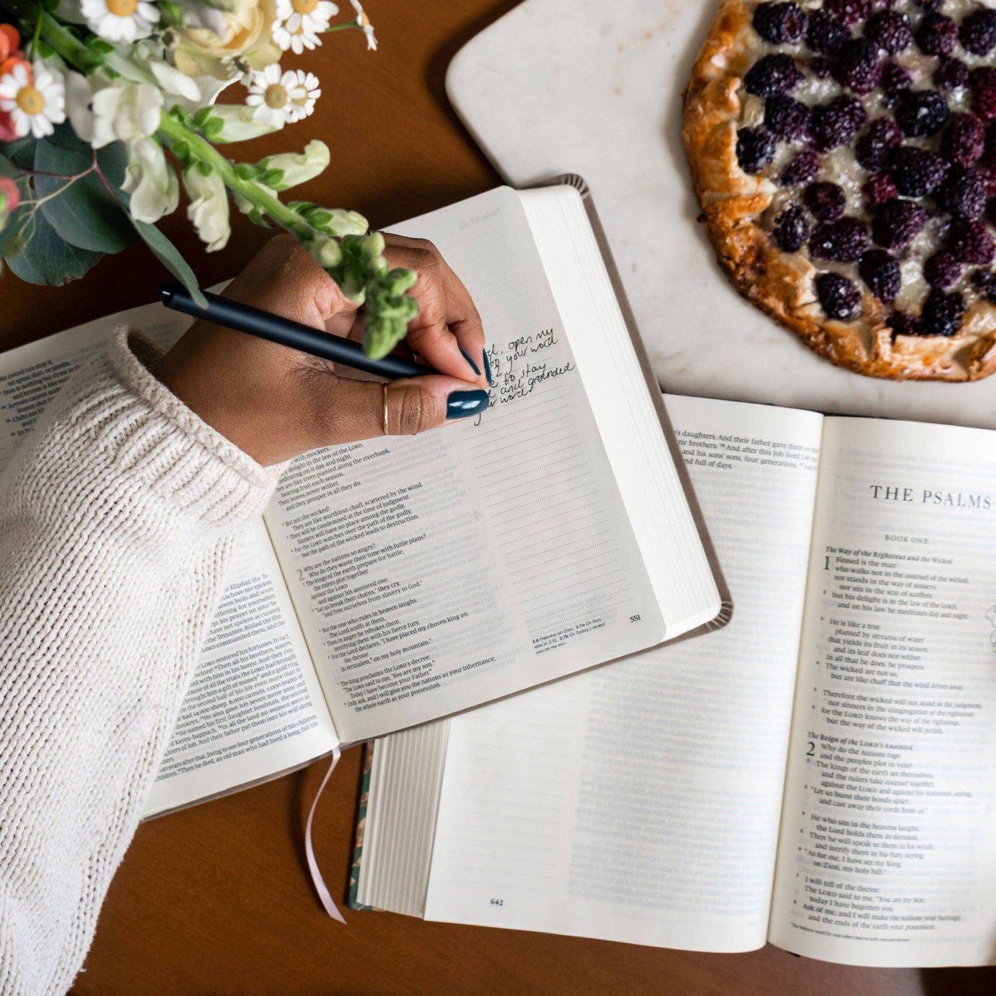 NLT Notetaking Bible: Marlo Theme