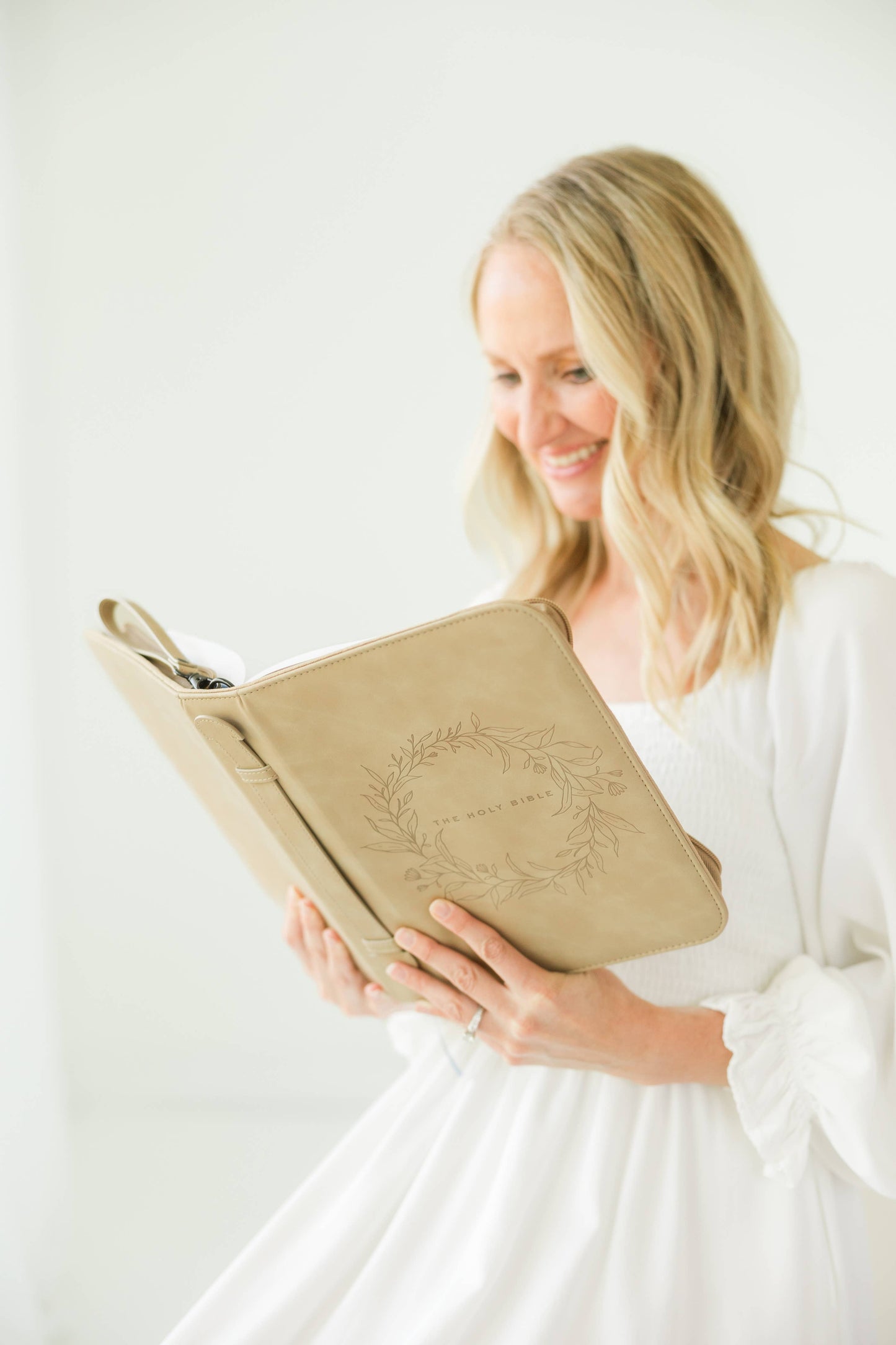 Wreath Bible Cover/Case